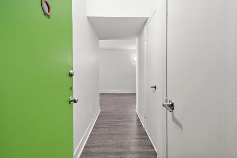 OPPORTUNITÉ RARE | CONDO RÉNOVÉ CENTRE-VILLE – EMPLACEMENT AAA 3