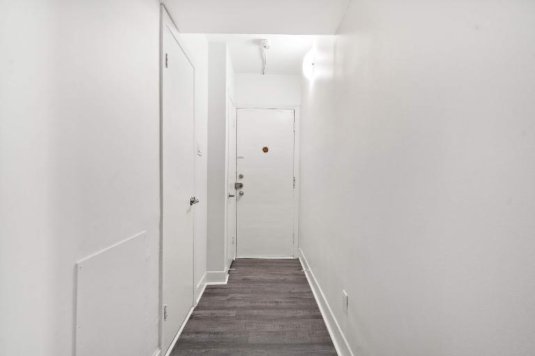 OPPORTUNITÉ RARE | CONDO RÉNOVÉ CENTRE-VILLE – EMPLACEMENT AAA 4