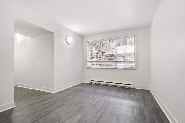 OPPORTUNITÉ RARE | CONDO RÉNOVÉ CENTRE-VILLE – EMPLACEMENT AAA 5