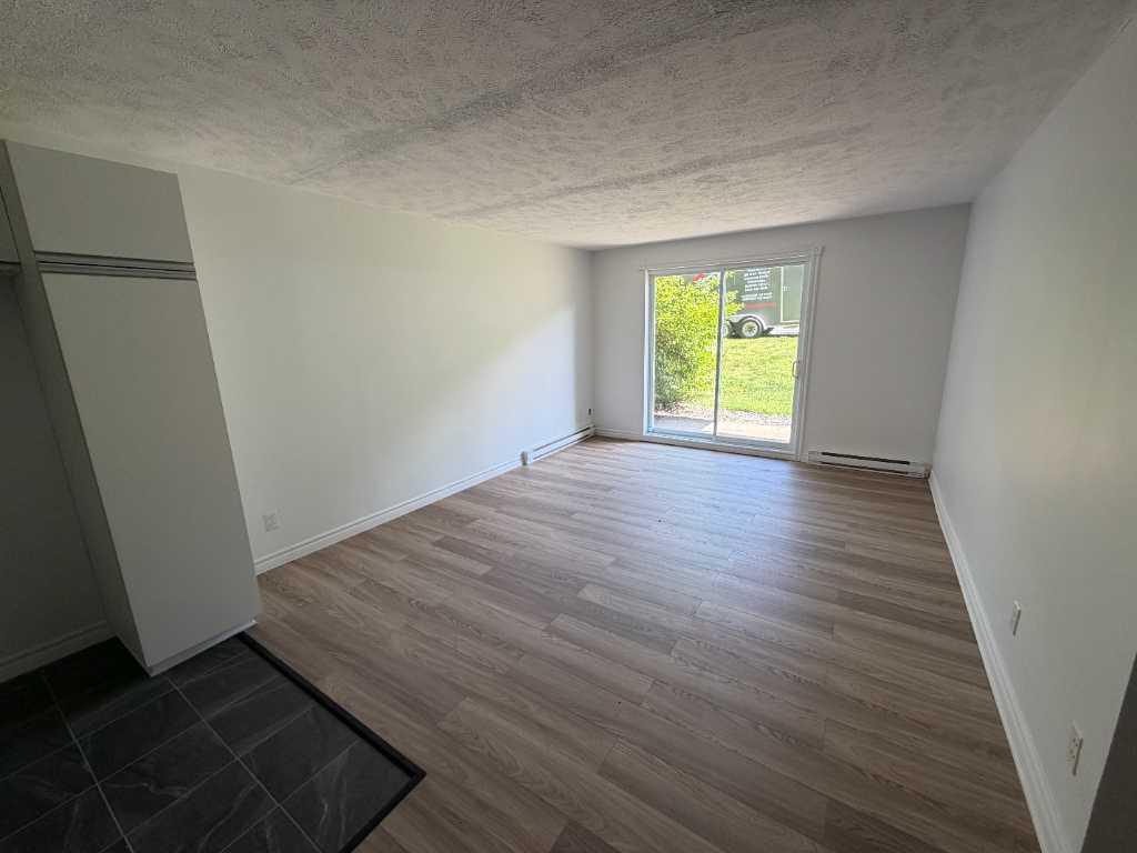 🏡 SUPERBE 4½ MODERNE À LOUER À BROMONT! 🏡 3