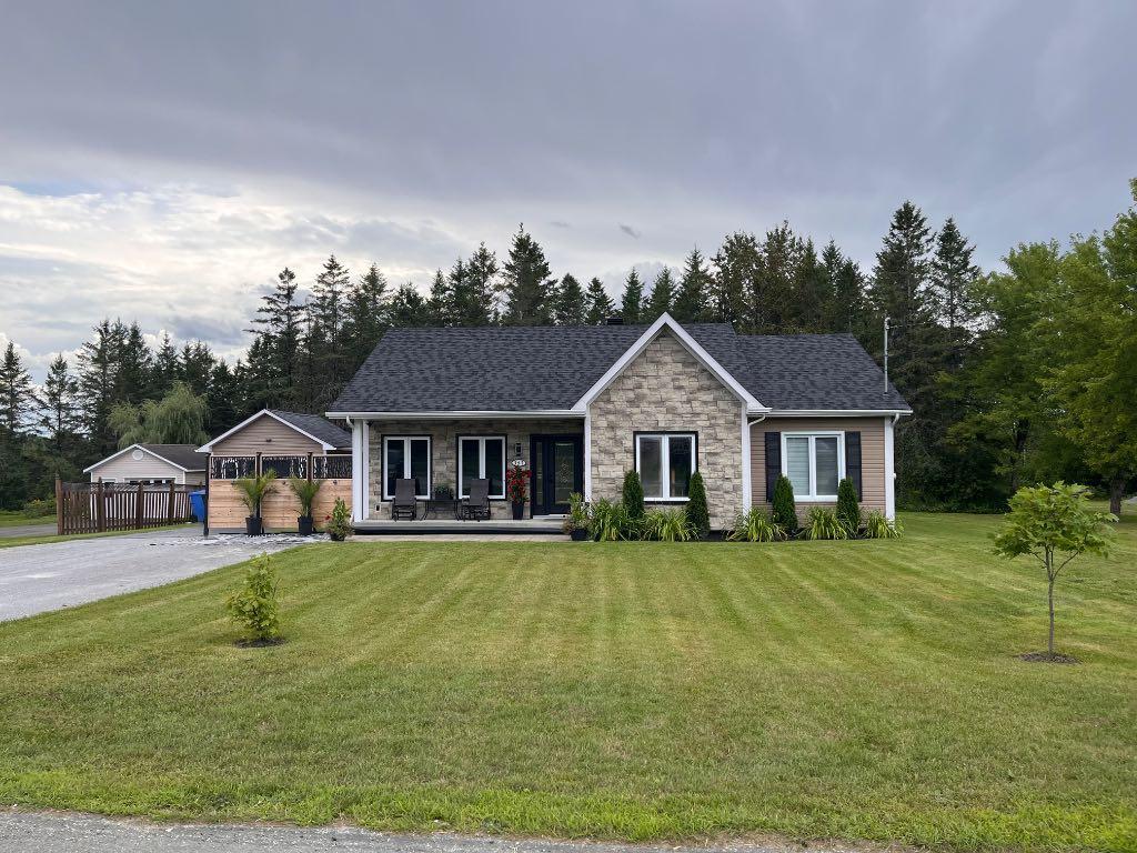 347 Rue Saint-Jean Ouest, East Angus, QC, Canada — photo 1