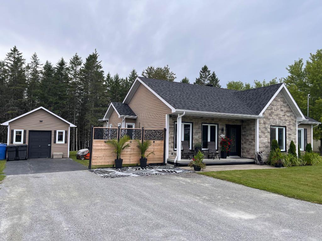 347 Rue Saint-Jean Ouest, East Angus, QC, Canada — photo 2