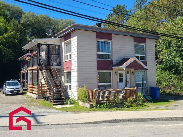 5719 5729 Rue Principale — photo 1