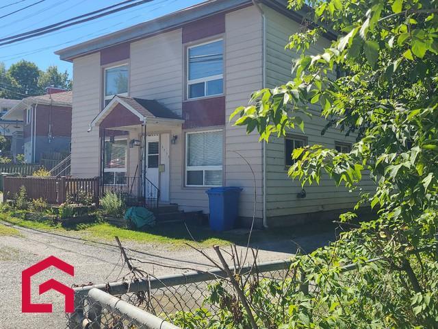 5719 5729 Rue Principale — photo 2