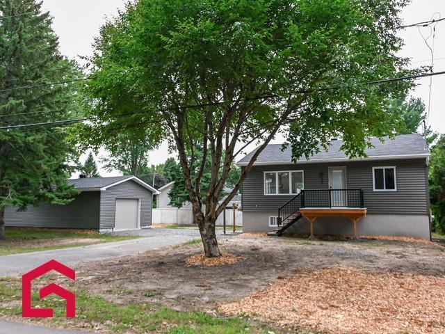 221 54e Avenue — photo 1