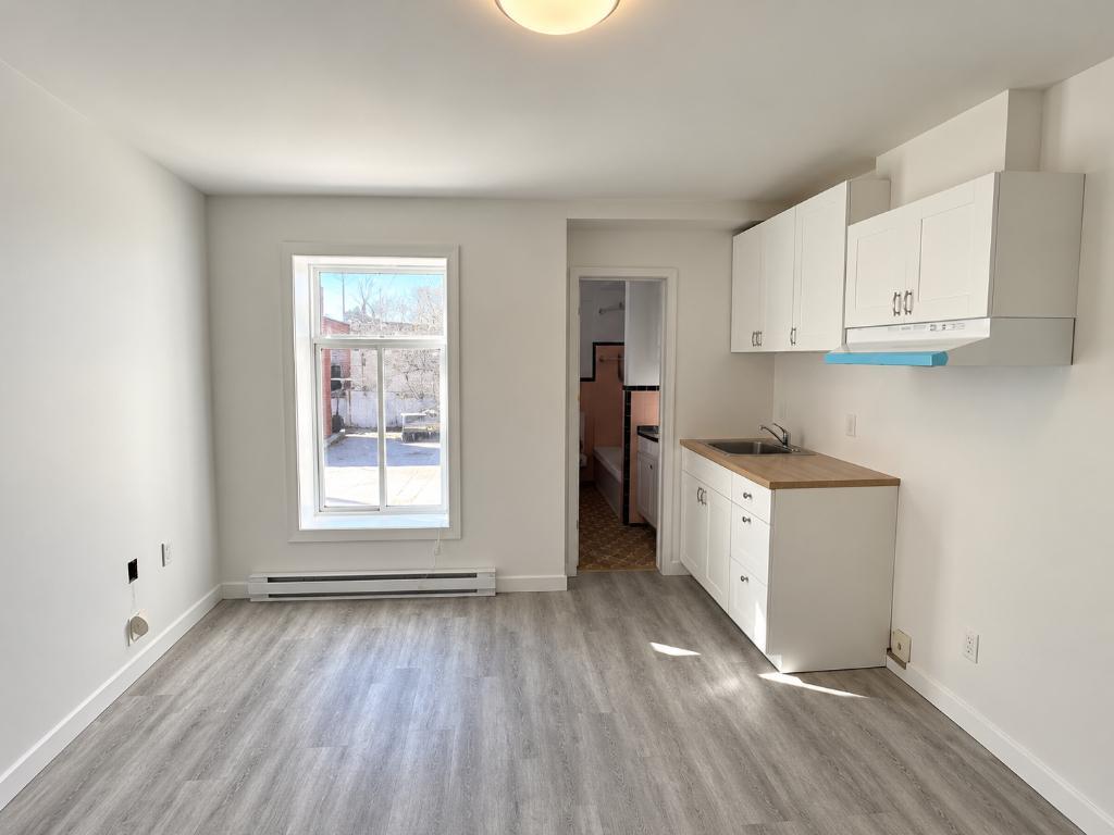 BEAU STUDIO RÉNOVÉ | PROXIMITÉ MÉTRO LONGUEUIL 3