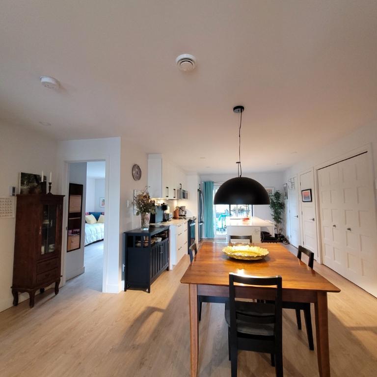 🏡 Luxueux condo neuf 4½ à louer 5