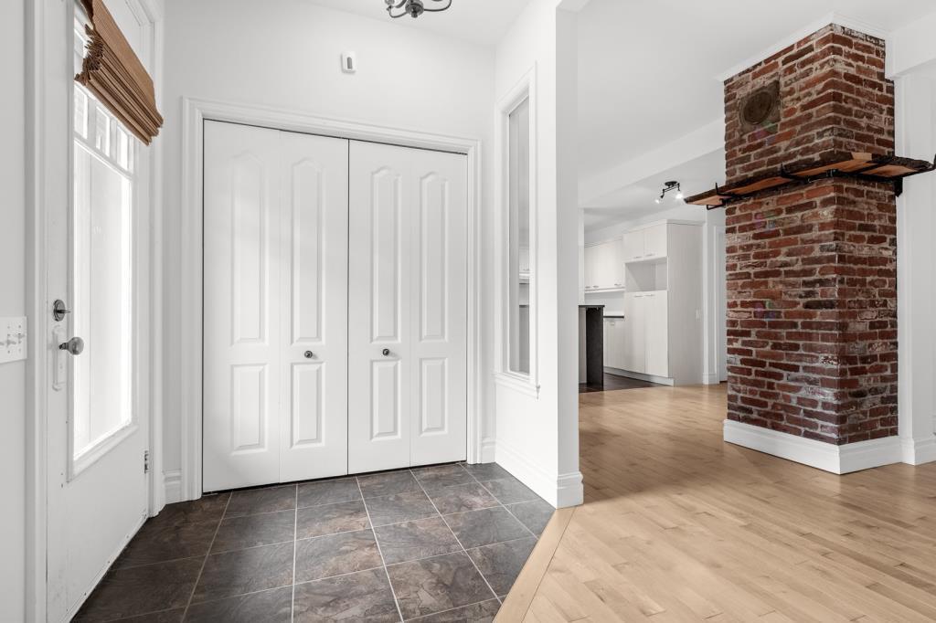 Superbe 6 ½ entièrement rénové – 3 chambres | Immeuble de caractère 2