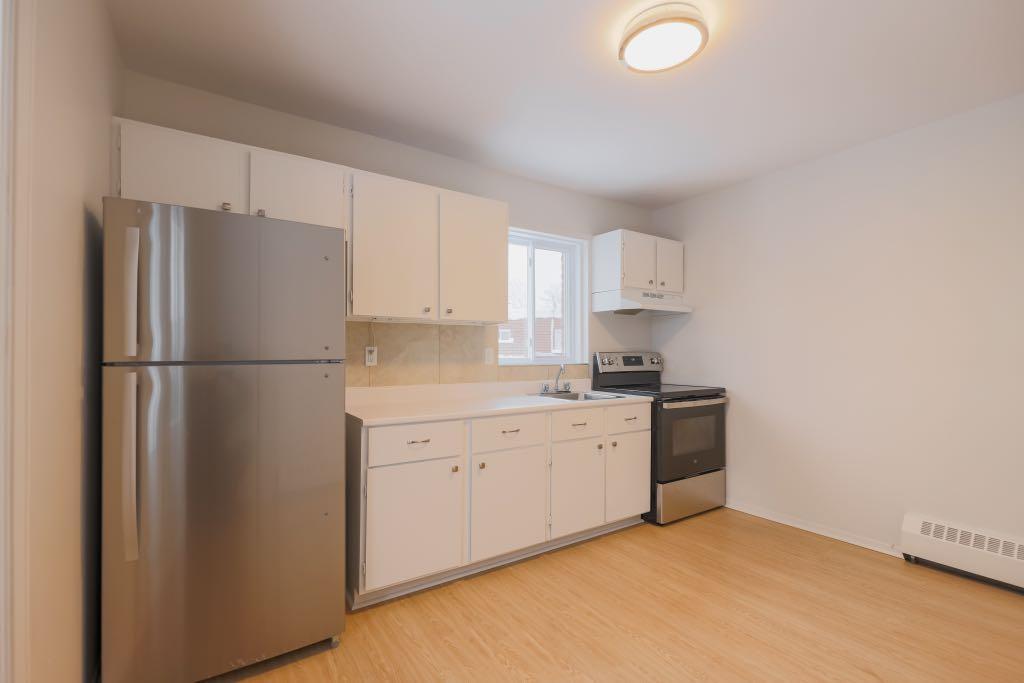 3 ET DEMI BIEN ENTRETENU À LONGUEUIL! 3