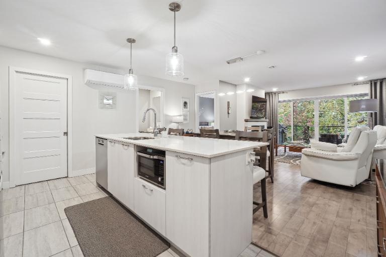 2 CH - 2 SDB - Bromont - $2,150 /mo 2