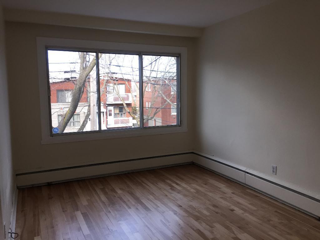 VILLE ST. LAURENT // 3 CHAMBRES // BRIGHT 6 1/2 Upper Duplex 4