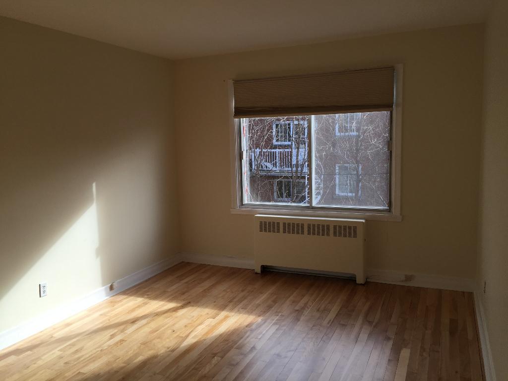 VILLE ST. LAURENT // 3 CHAMBRES // BRIGHT 6 1/2 Upper Duplex 5