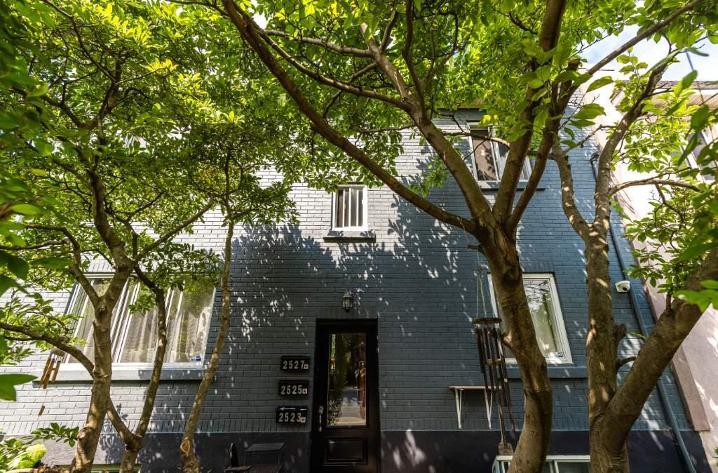 2523 Rue des Carrières, Montréal, QC, Canada — photo 1