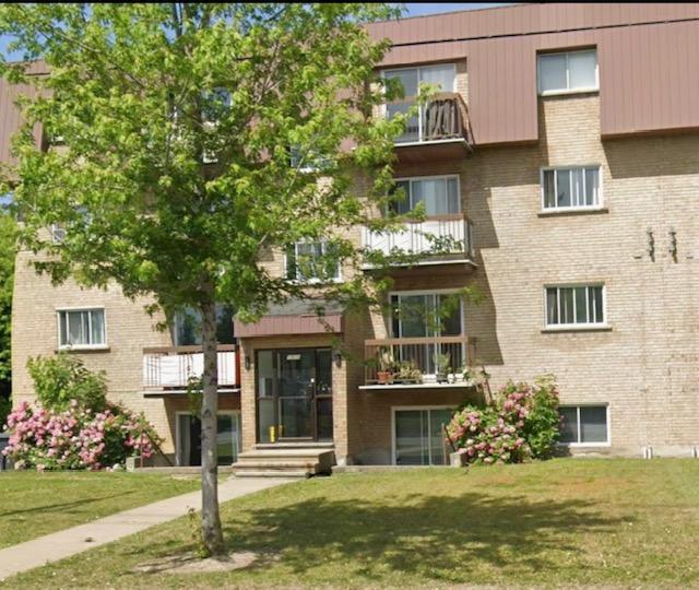 Grand 4 1/2 à louer