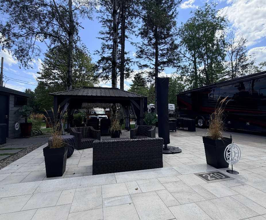 24 Rue Lafontaine, Bromont, QC, Canada — photo 2