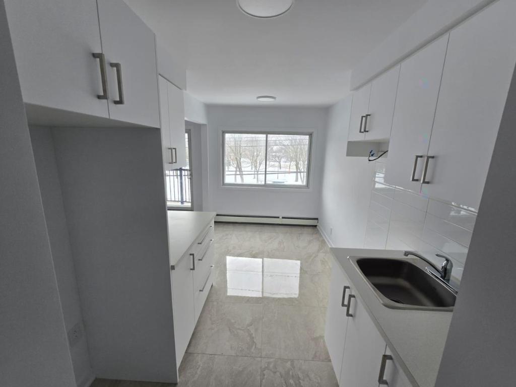 4 1/2 disponible avec poss. stationnement à Lachine Montréal - appartement / logement à louer 2