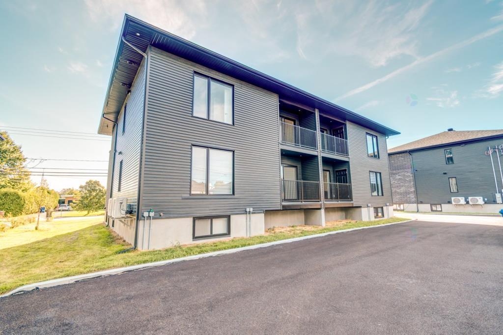 GRAND LOGEMENT 7½ sur 2 étages à louer avec garage privé 2