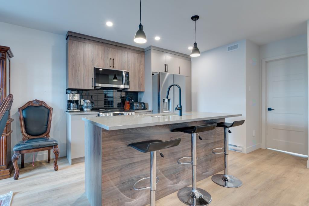 GRAND LOGEMENT 7½ sur 2 étages à louer avec garage privé 4