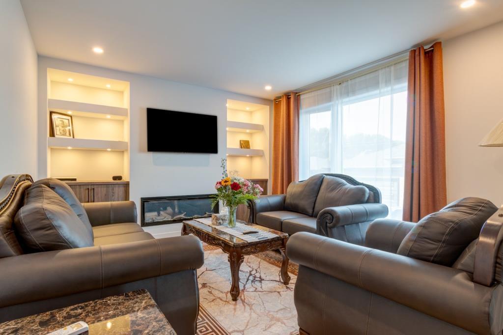 GRAND LOGEMENT 7½ sur 2 étages à louer avec garage privé 5