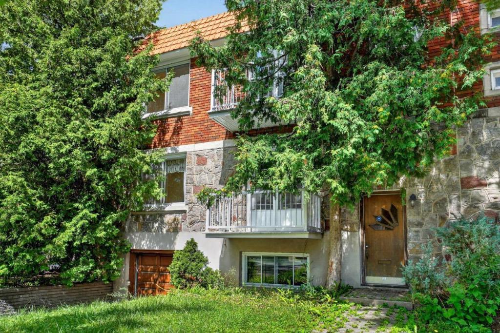 10889 Av. de l'Esplanade, Montréal, QC, Canada — photo 1