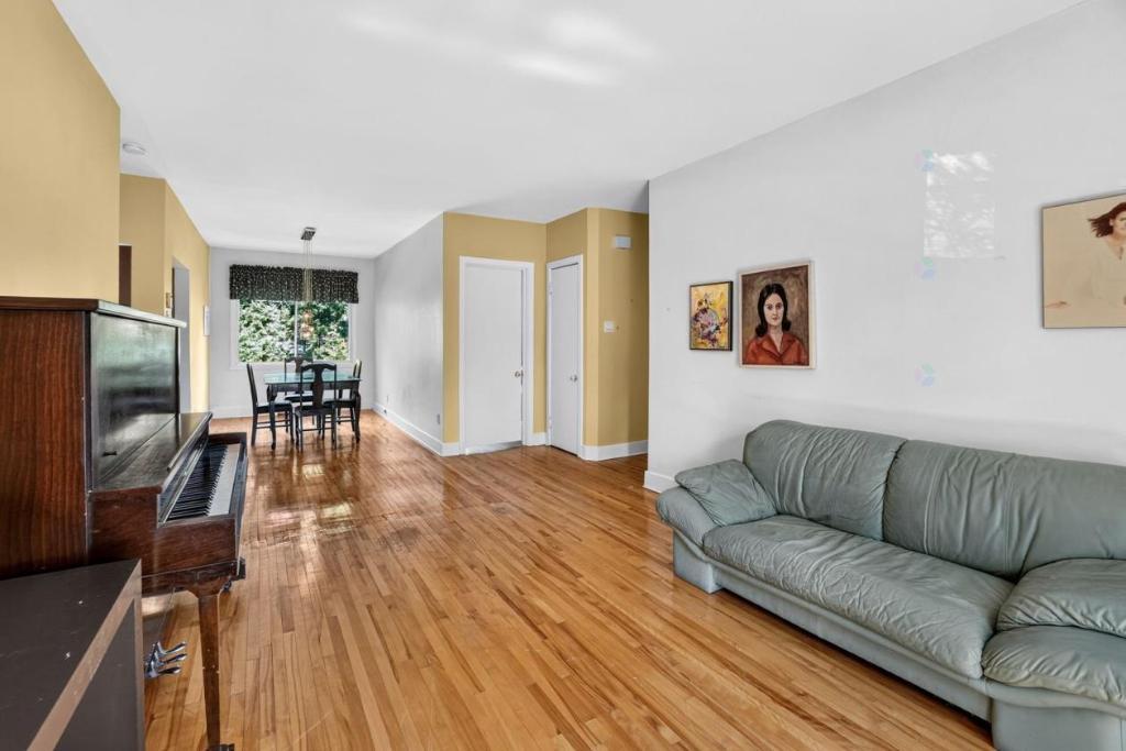 10889 Av. de l'Esplanade, Montréal, QC, Canada — photo 3
