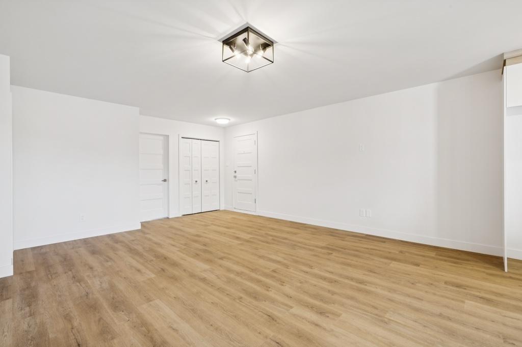 4 ½ SPACIEUX pratiquement  NEUF – VALLEYFIELD 1 mois gratuit cash 2