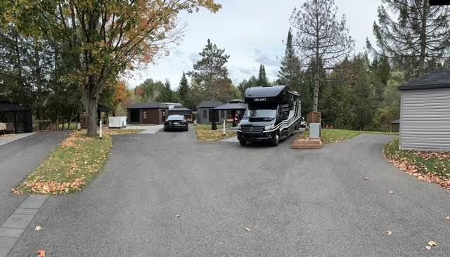 24 Rue Lafontaine, Bromont, QC, Canada — photo 2