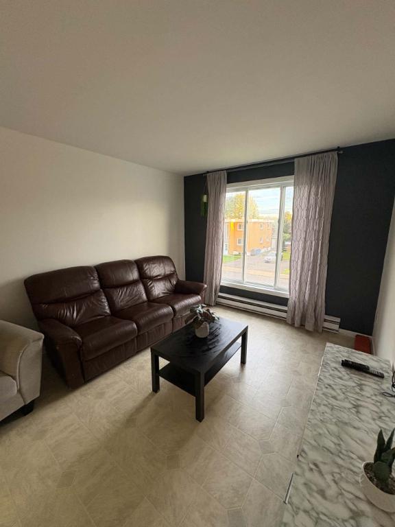 4 1/2, SorelTracy, 1050$, Dispo Octobre 2026, stationnement et espace stockager inclus 4