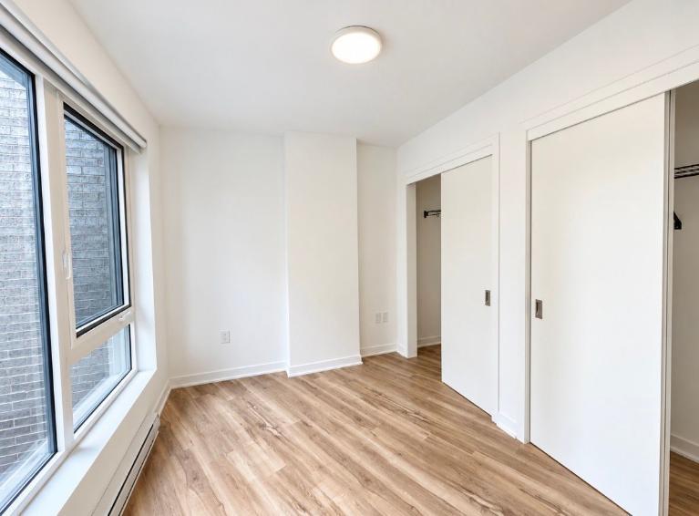 Superbe appartement 4 ½ au bord de l’eau à LaSalle 4