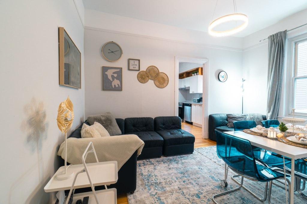 GRAND 4 CHAMBRES ENTIÈREMENT MEUBLÉ | FAMILLES & PROFESSIONNELS | MONTCALM QUÉBEC