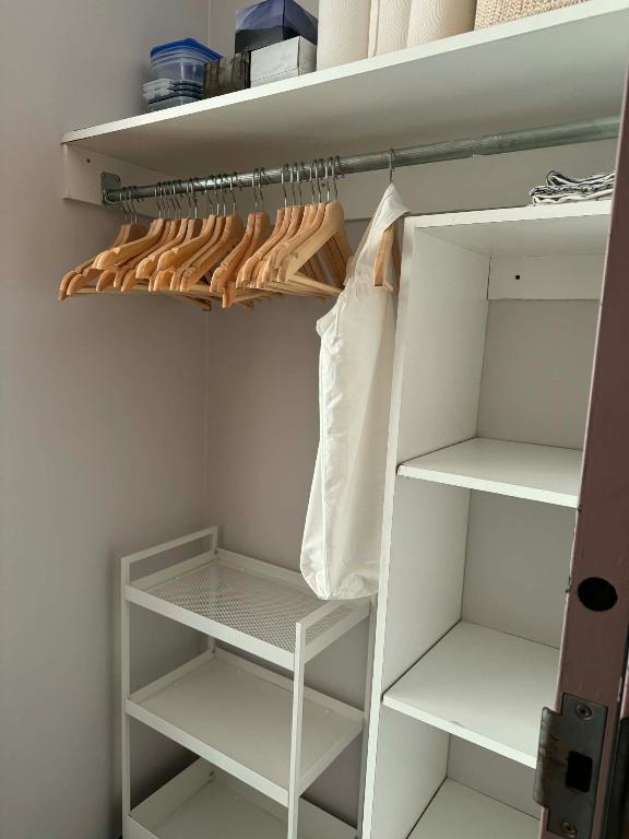 Cession de bail d'une chambre à la résidence Marie Victorin, libre immédiatement, chambre meublée, extrêmement propre. 610 $/Mois tout inclus 3