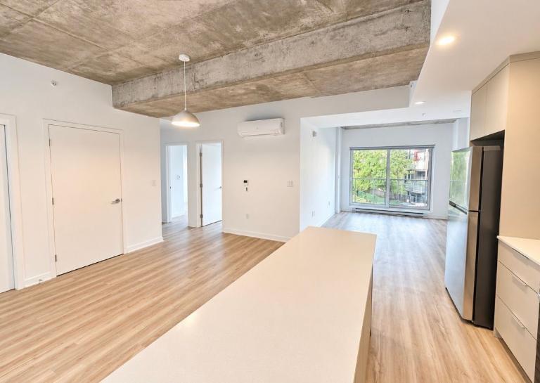 Superbe appartement 5 ½ au bord de l’eau à LaSalle 3