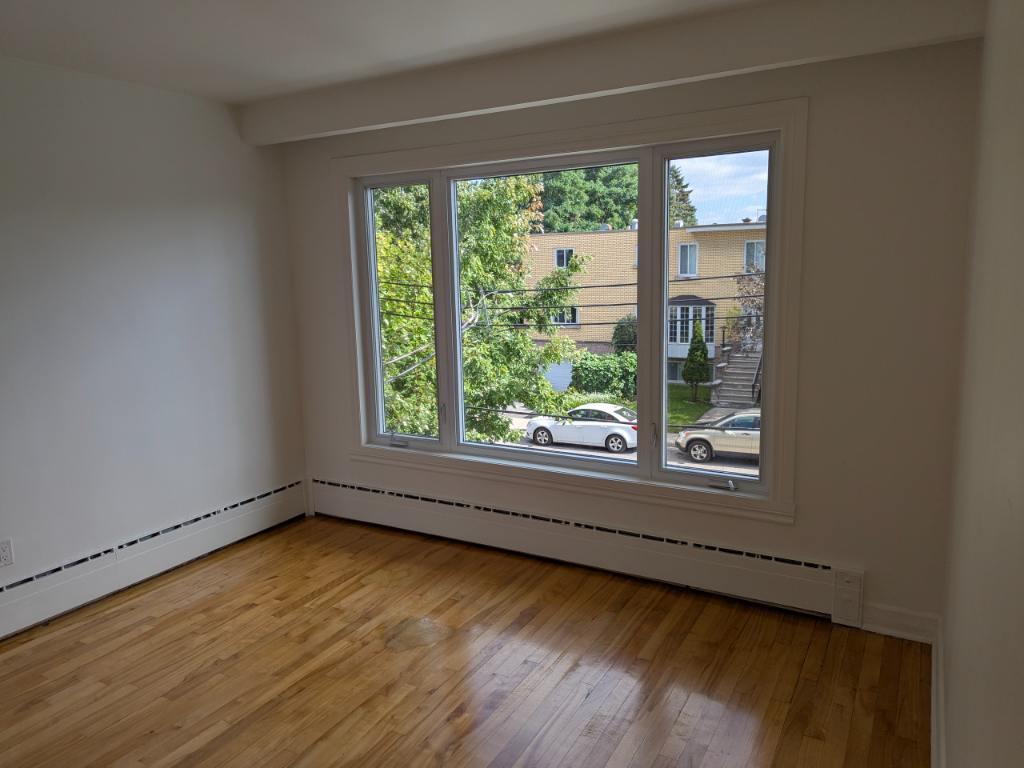 Haut Duplex - 3 chambres - à louer à Lasalle 5