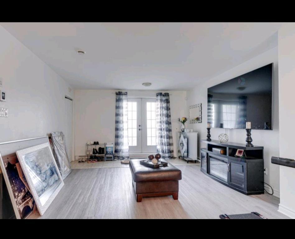 Spacieux 5 1/2 moderne à louer 3