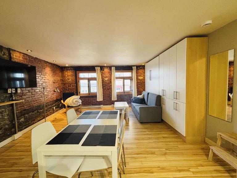 Loft studio entièrement meublé à louer Vieux-Québec juin 2027 2