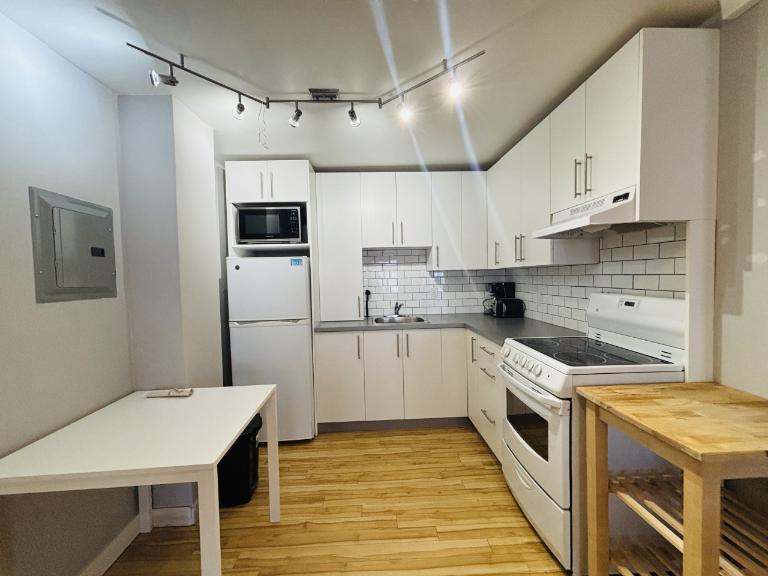 Loft studio entièrement meublé à louer Vieux-Québec juin 2027 5