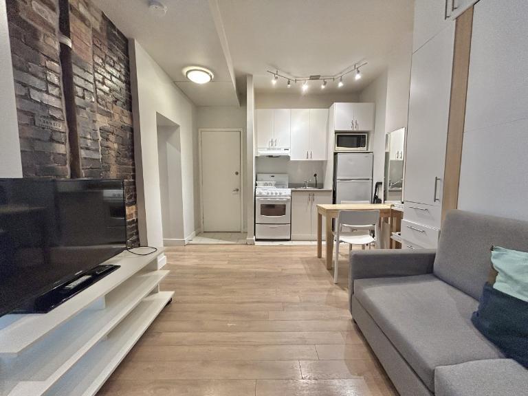 Loft studio entièrement meublé à louer Saint-Jean-Baptiste juillet 2026 4