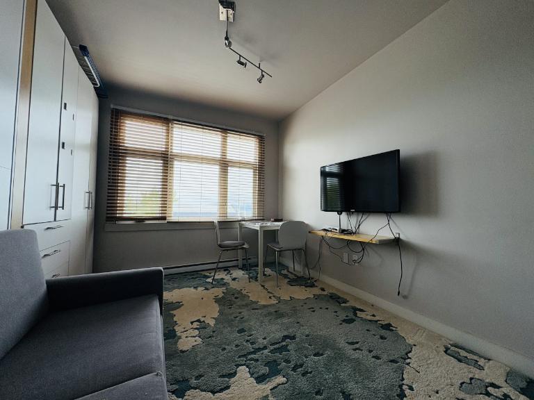 Loft studio entièrement meublé à louer Saint-Jean-Baptiste août 2026 2