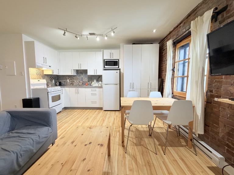 Loft studio entièrement meublé à louer Vieux-Québec juillet 2026 3