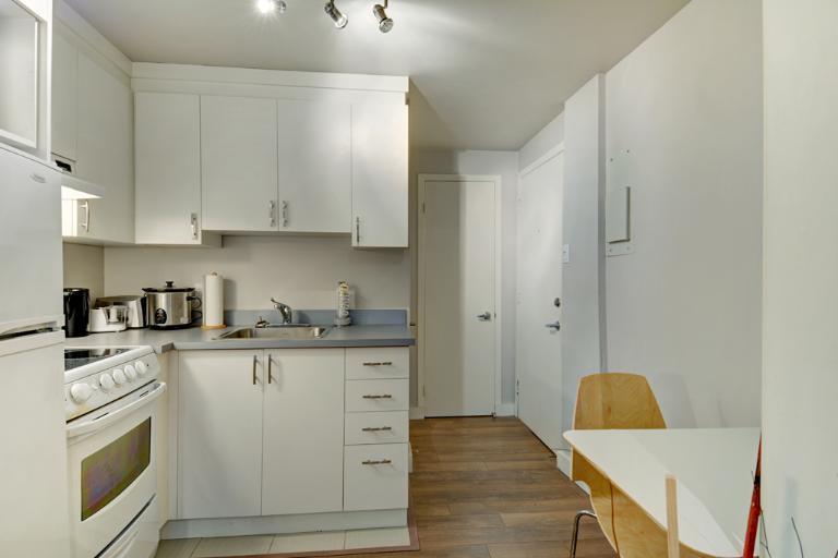 Loft studio entièrement meublé à louer Saint-Jean-Baptiste juillet 2026 2