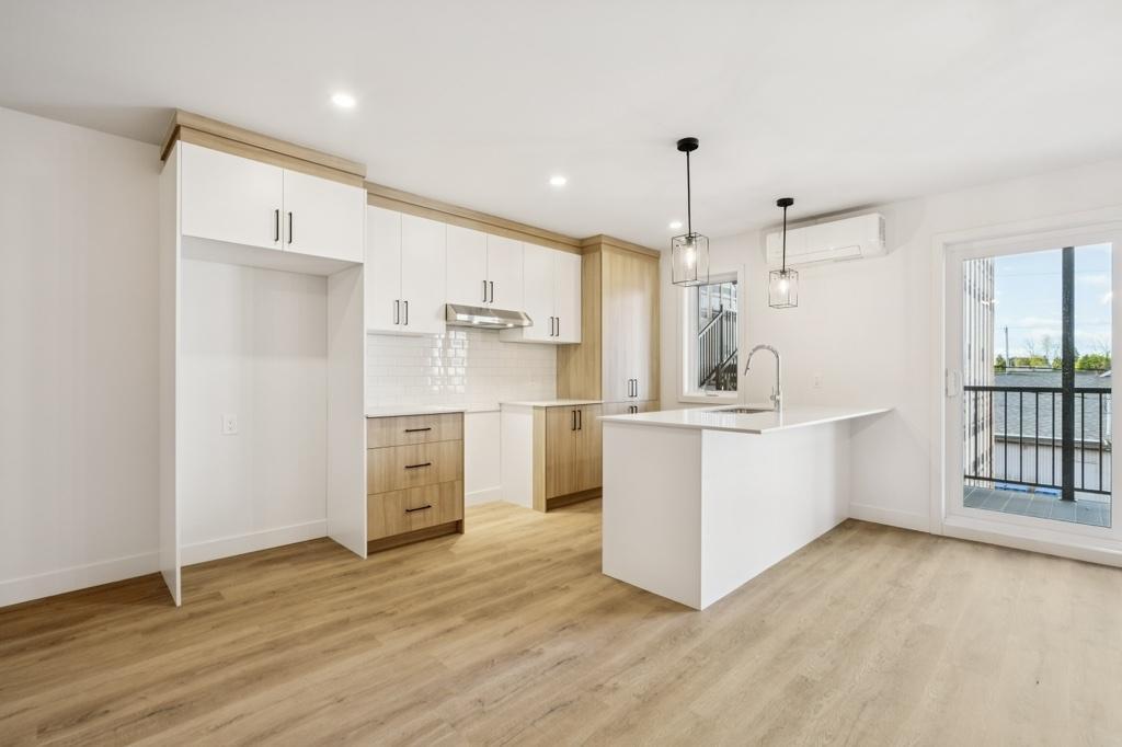 4 ½ SPACIEUX pratiquement  NEUF – VALLEYFIELD 1 mois gratuit cash 5