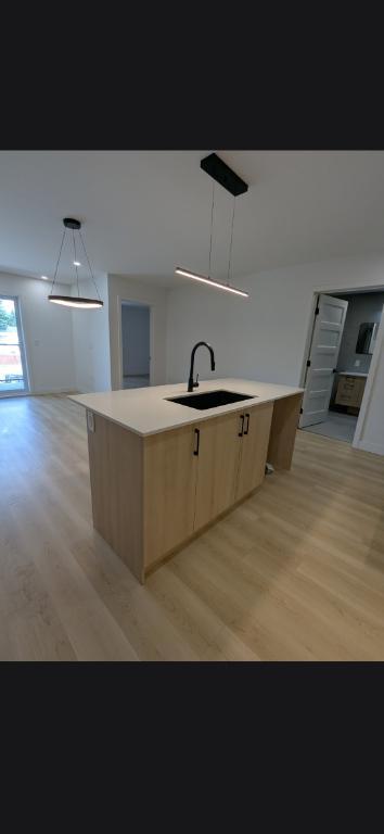 Condo à louer 4 1/2 Cession de bail  ****Un mois gratuit**** 5
