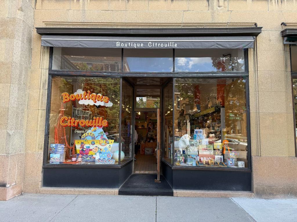 1126 Av. Bernard, Outremont, QC, Canada — photo 1