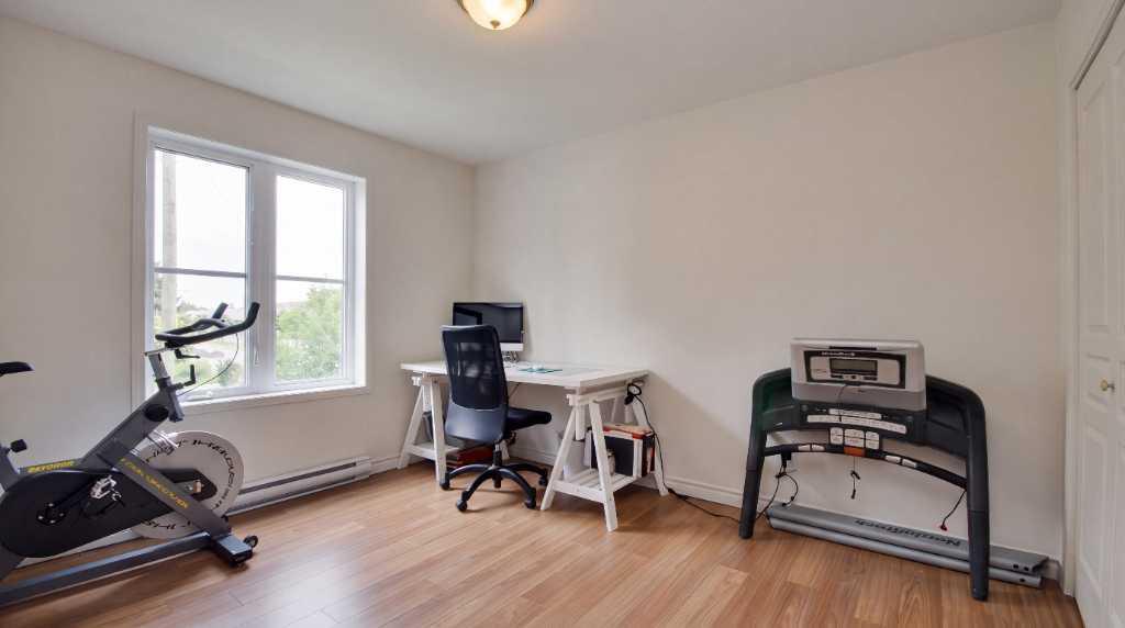 Modern 4 1/2 Brossard Apartment 2