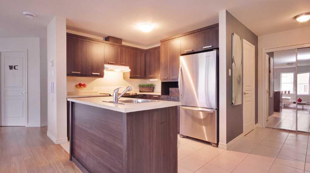 Modern 4 1/2 Brossard Apartment 5