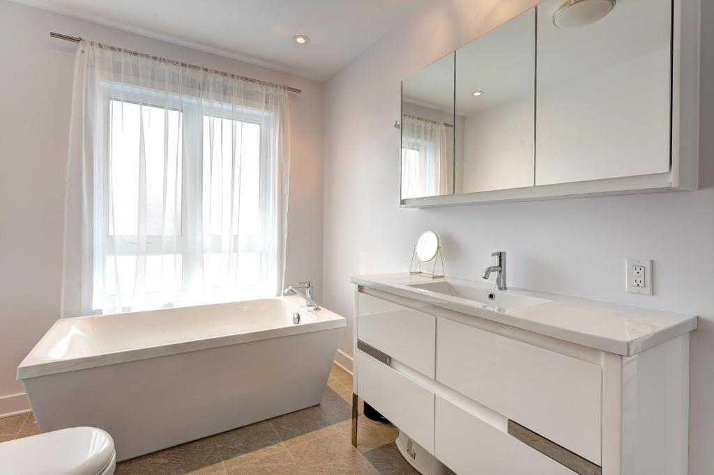 5 1/2 GRAND ET LUXUEUX- NOUVELLE CONSTRUCTION 5