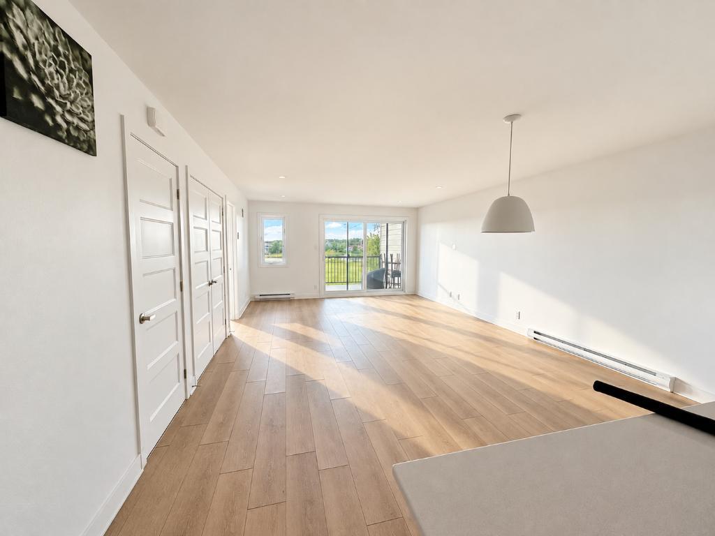 5 1/2 NEUF 2025 à Granby - 3 chambres, 3e étage, A/C, animaux acceptés, borne VÉ 2