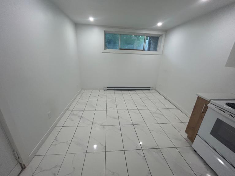 1 CH - 1 SDB - Québec - $975 /mo 3