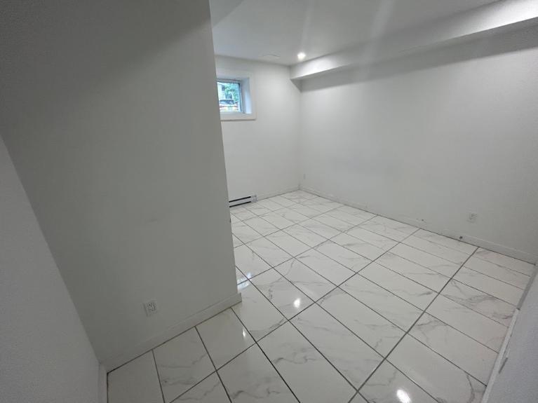 1 CH - 1 SDB - Québec - $975 /mo 4