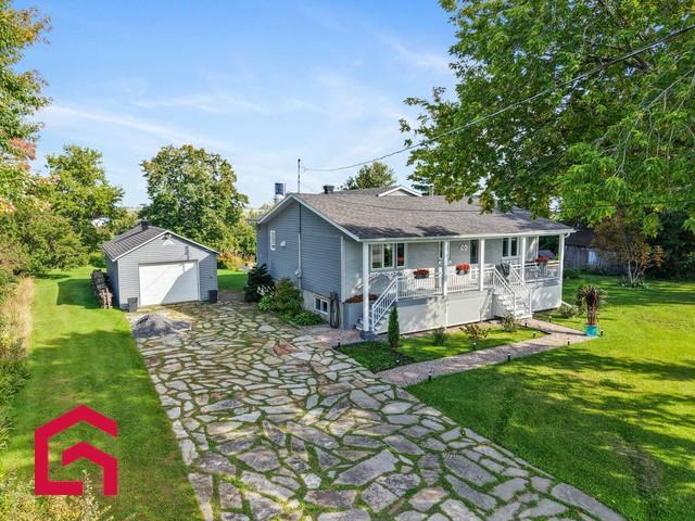 925 Ch. de la Haute-Rivière — photo 1